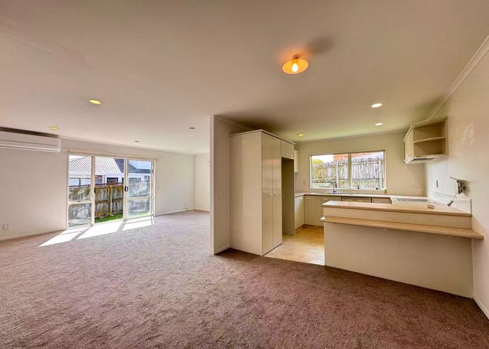  at 2/7 West Fairway, Golflands, Manukau City, Auckland