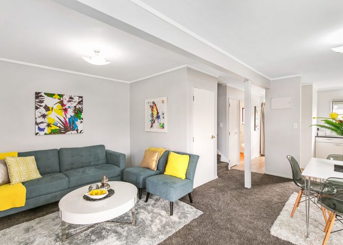  at 1/21 Solveig Place, Randwick Park, Auckland