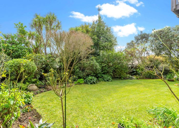  at 2/34 Shanaway Rise, Hillcrest, North Shore City, Auckland