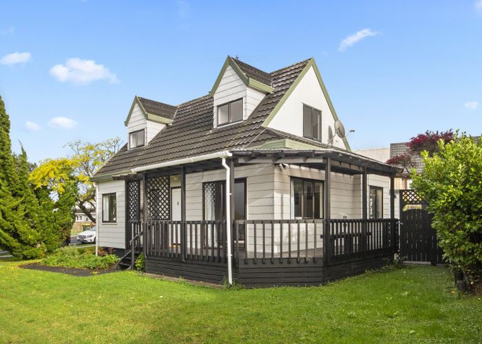  at 2/6 Gosford Drive, Botany Downs, Auckland