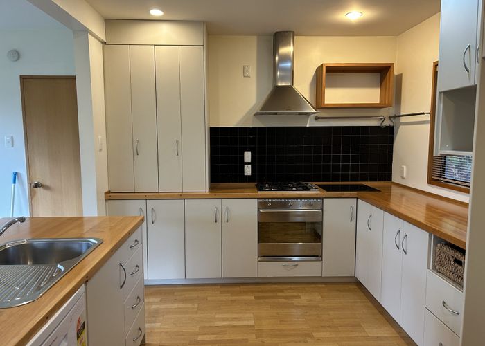 For rent 17b Wiggins Street, Sumner, Christchurch City, Canterbury