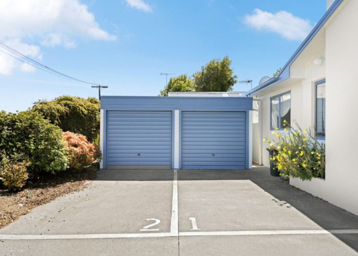  at 2/120 MacFarlane Street, Hamilton East, Hamilton