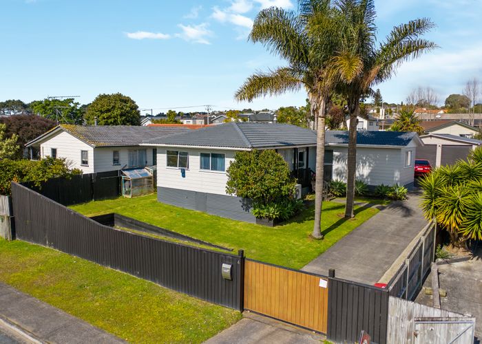  at 4 Katrina Place, Massey, Auckland