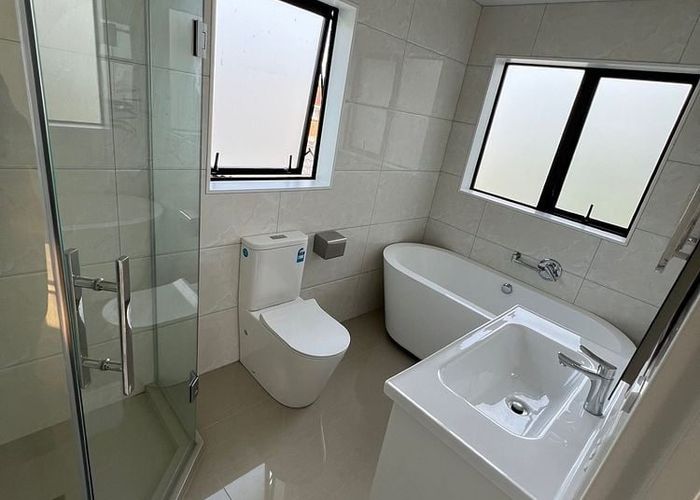  at 28E Tiraumea Drive, Pakuranga, Manukau City, Auckland