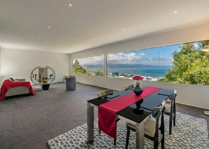  at 18 Korokoro Road, Korokoro, Lower Hutt, Wellington