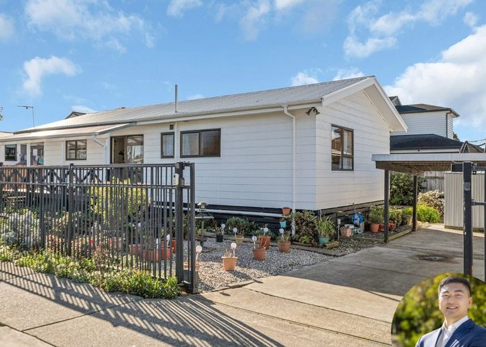  at 2/446 Massey Road, Mangere East, Auckland