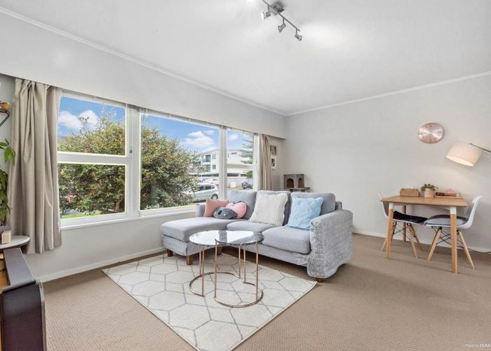  at 2/771 Beach Road, Browns Bay, North Shore City, Auckland