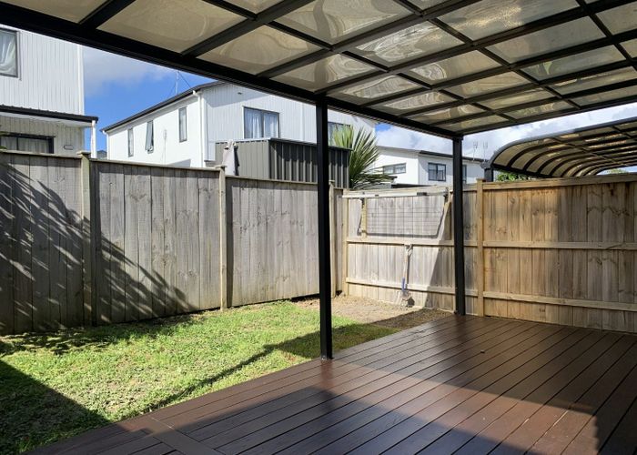  at 1/18 Kaimai Avenue, Massey, Waitakere City, Auckland