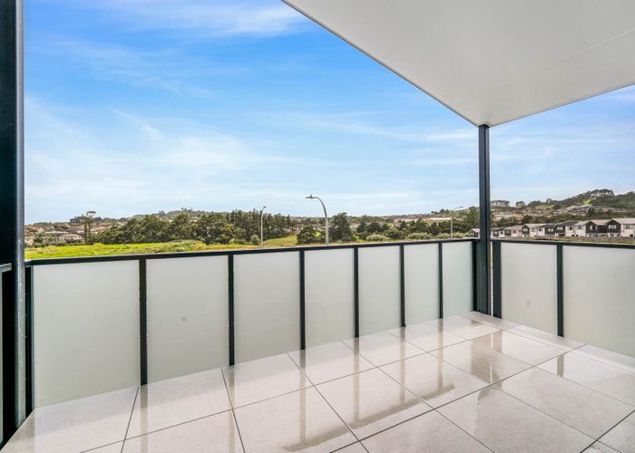  at 304/30 Shortfin Place, Flat Bush, Auckland