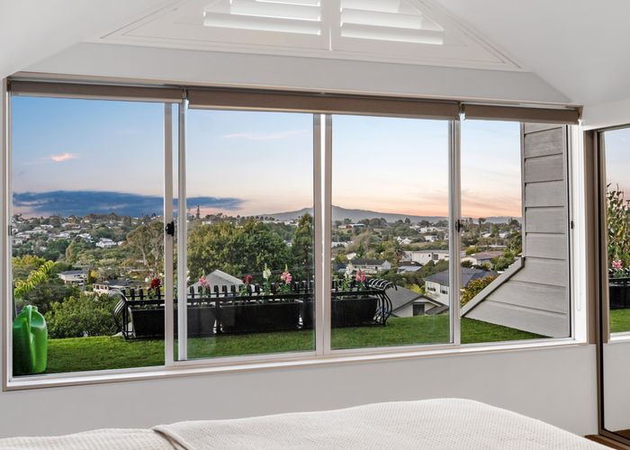  at 33 Rutherford Terrace, Meadowbank, Auckland