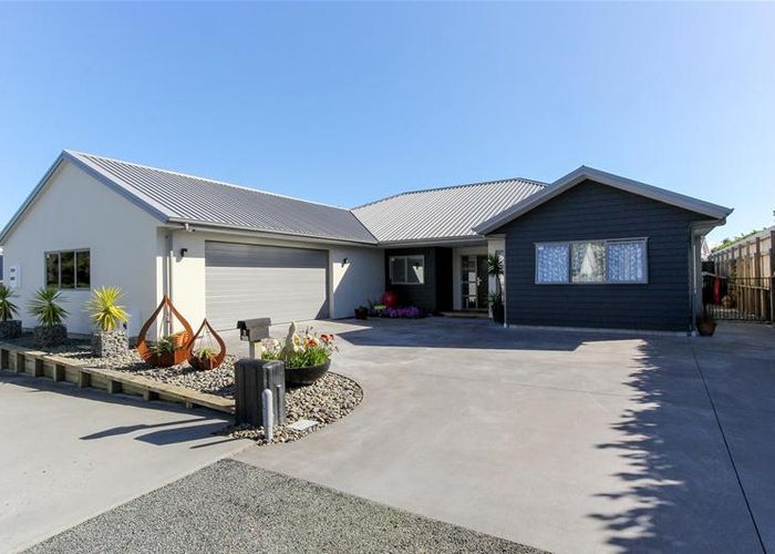  at 8 Raynor Way, GLEN AVON, NEW PLYMOUTH