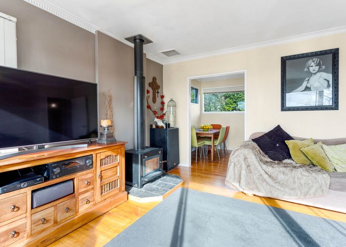  at 32 Lyndhurst Road, Te Atatu South, Auckland