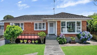  at 5 Roseburn Place, Pakuranga, Auckland