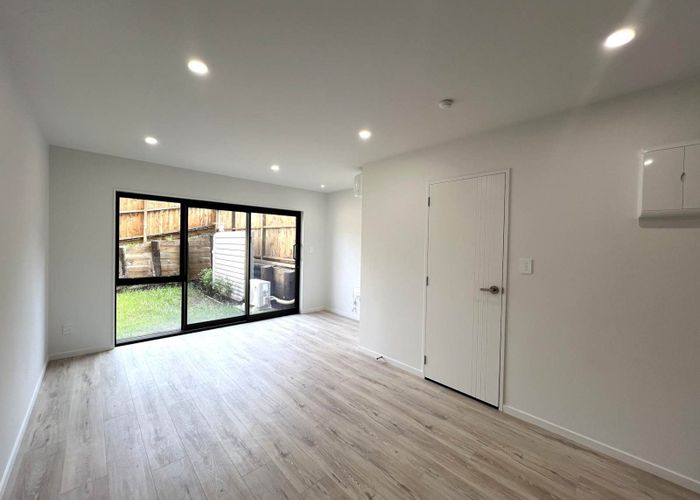 at 2/16 Reynella Drive, Massey, Waitakere City, Auckland