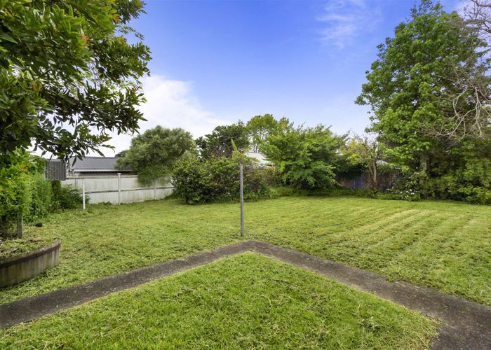  at 9 Summer Street, Stanley Point, Auckland