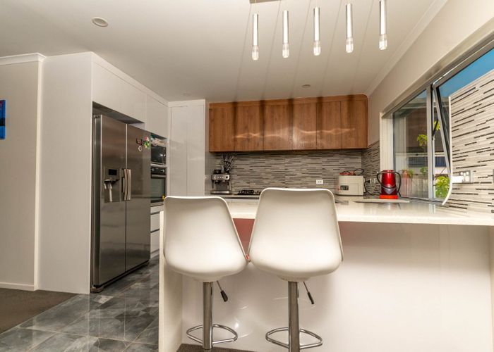  at 6 Orona Way, Papatoetoe, Manukau City, Auckland