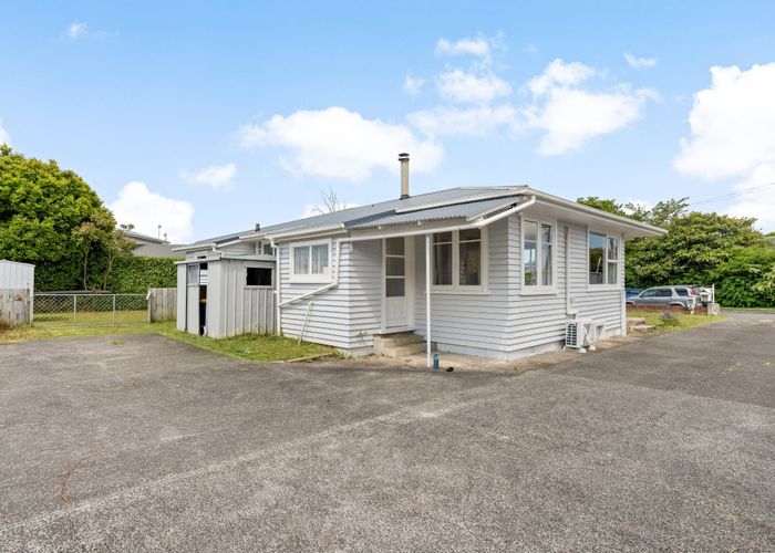  at 9 Abel Tasman Avenue, Henderson, Auckland