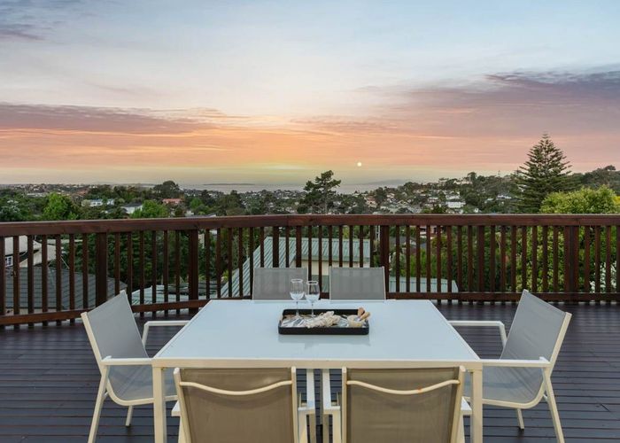  at 1/547 East Coast Road, Browns Bay, Auckland