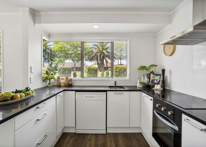  at 5 Brockton Avenue, Conifer Grove, Takanini