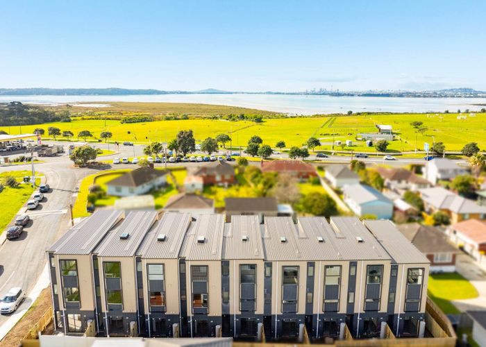  at 4 Toru Street, Te Atatu Peninsula, Waitakere City, Auckland