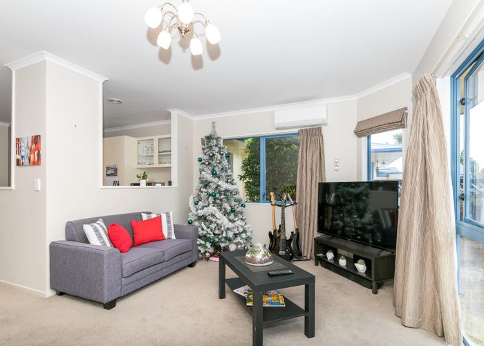 at 2/120 Macfarlane Street, Hamilton East, Hamilton