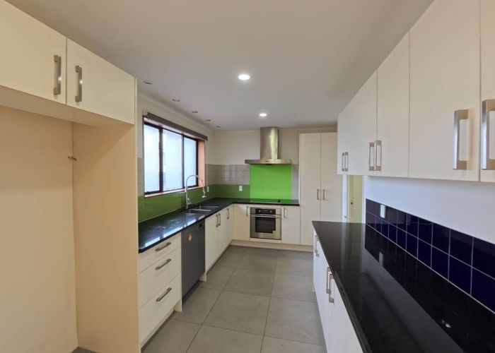  at 2/889 Dominion Road, Mount Eden, Auckland City, Auckland