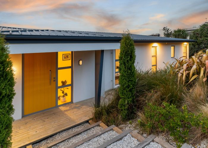  at 5 Stoneyridge Close, Mount Pleasant, Christchurch