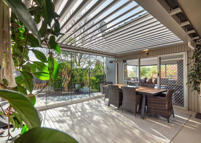  at 127 Oaktree Avenue, Browns Bay, North Shore City, Auckland