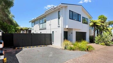  at 1/49 Aberdeen Road, Castor Bay, Auckland