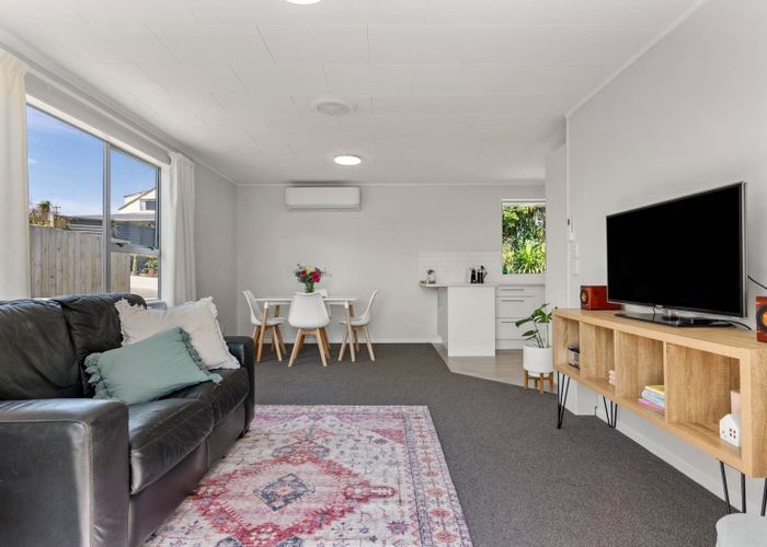  at 2/63 Rosier Road, Glen Eden, Auckland