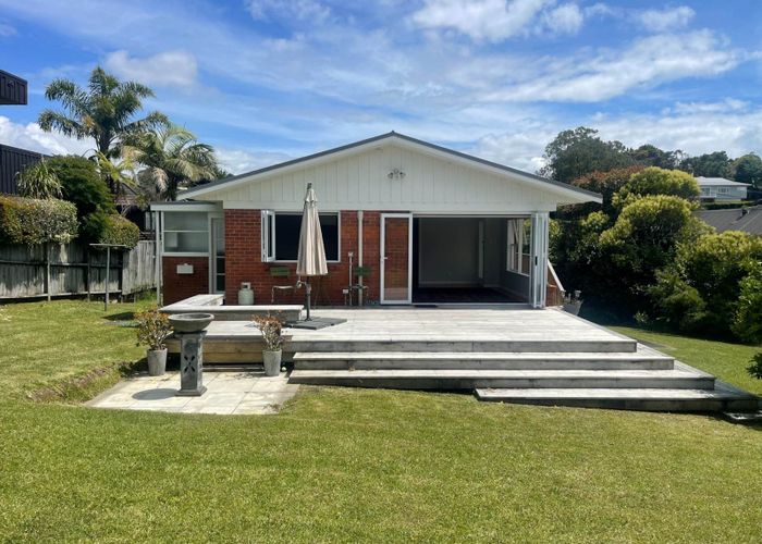  at 4/4 Penzance Road, Mairangi Bay, North Shore City, Auckland