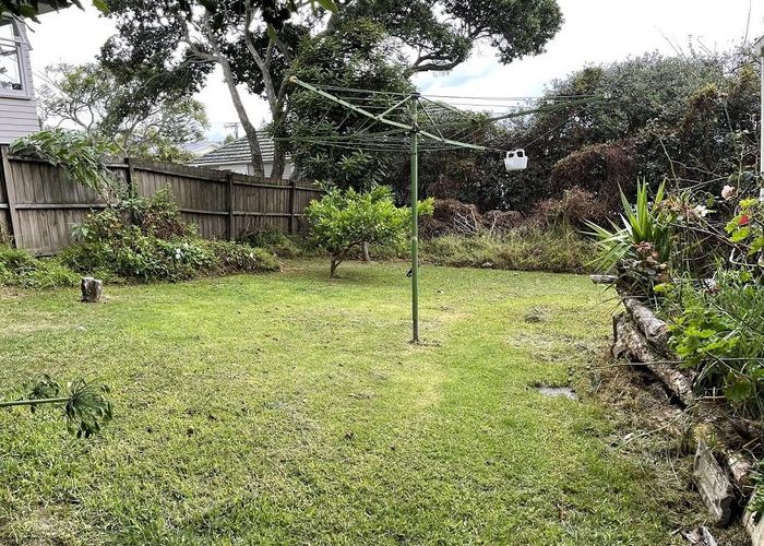  at 194 Chivalry road, Glenfield, North Shore City, Auckland