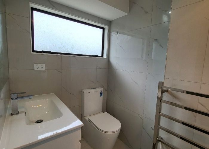  at 2/19 Kapiti Place, Sunnynook, North Shore City, Auckland