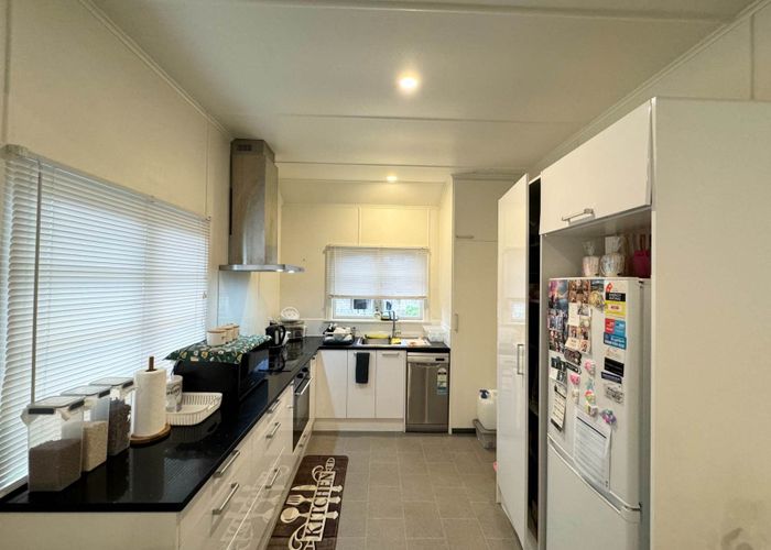  at 8 Dreadon Avenue, Papatoetoe, Auckland