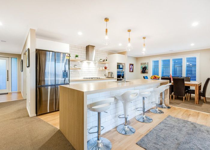  at 86 Queen Charlotte Drive, Aotea, Porirua, Wellington