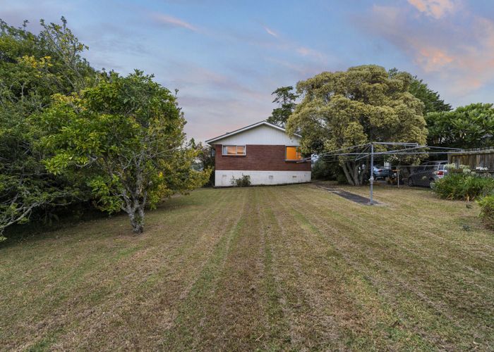  at 32 Triangle Road, Massey, Auckland