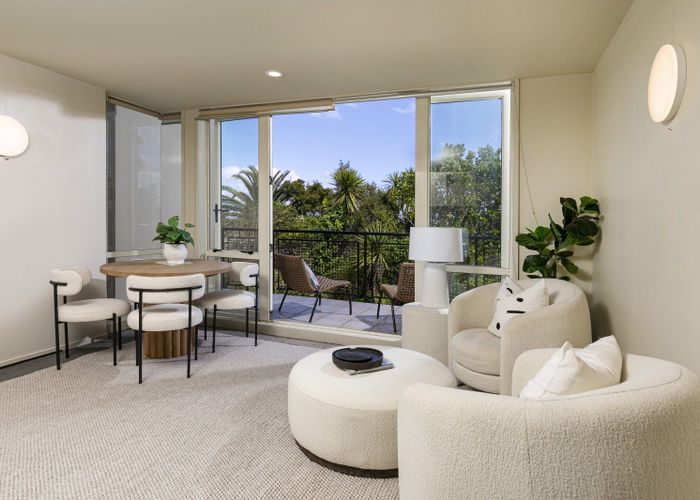  at 1/166 Mokoia Road, Birkenhead, North Shore City, Auckland