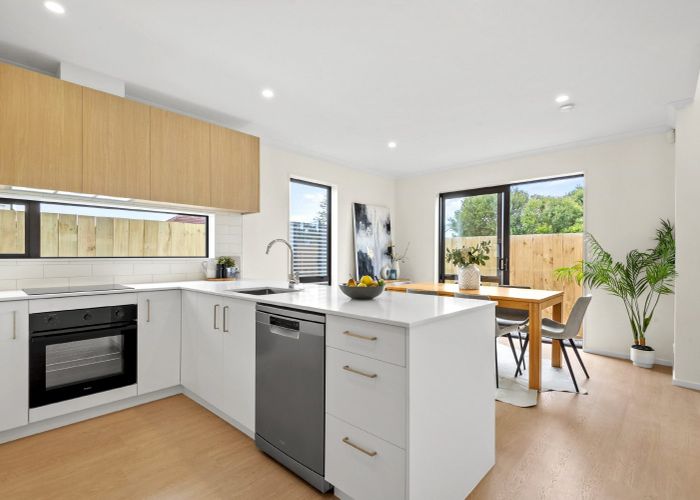  at 3 Isabella Lane, Henderson, Waitakere City, Auckland