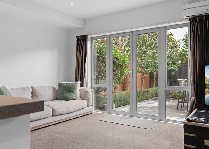  at 7 Henley Green, Northwood, Christchurch