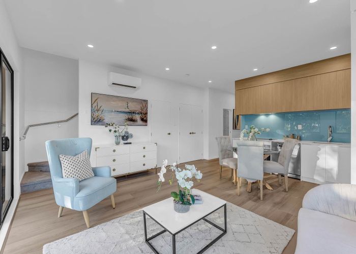  at 8D Jenanne Place, Totara Vale, North Shore City, Auckland