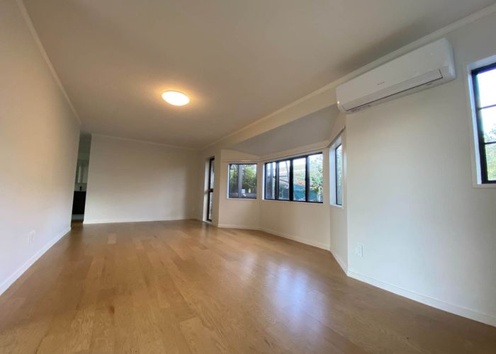  at 2/45 Shakespeare Road, Milford, Auckland