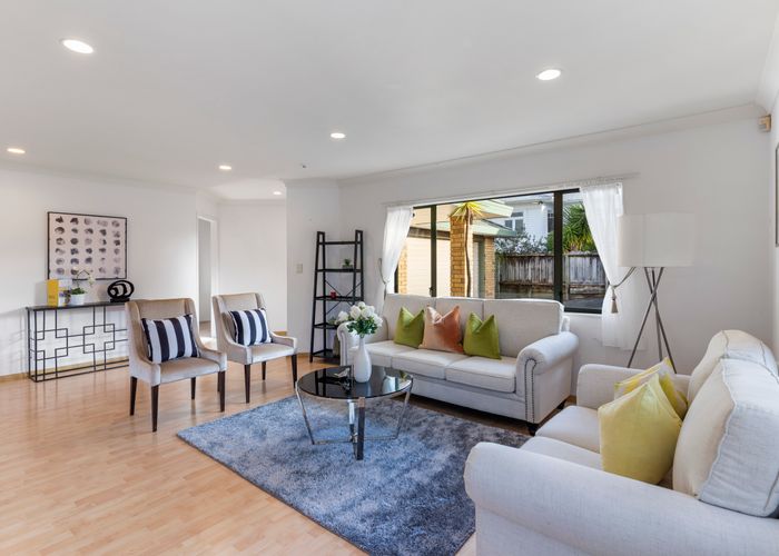  at 2/24 Somerset Road, Mount Roskill, Auckland
