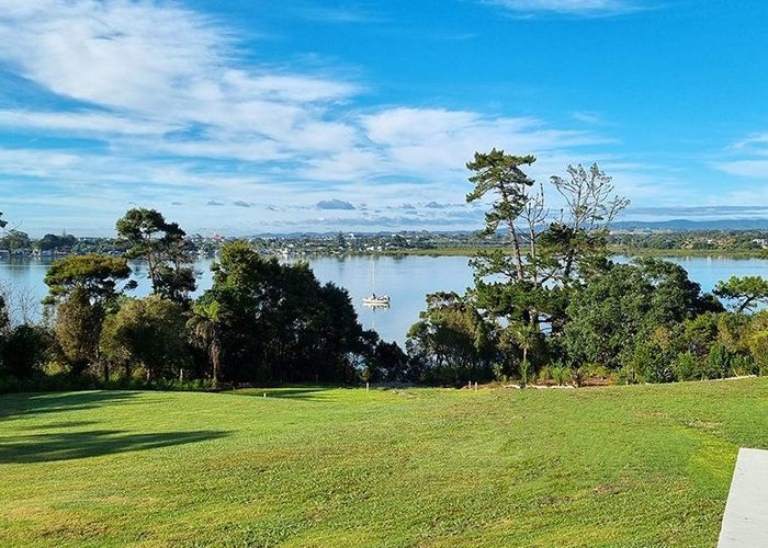 For sale 15a Chatham Avenue, Paremoremo, North Shore City, Auckland