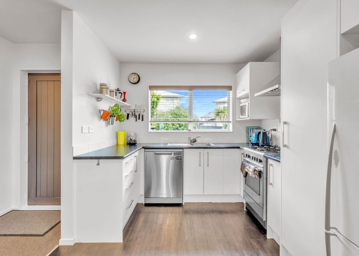  at 33 apple orchard way, Sunnyvale, Waitakere City, Auckland