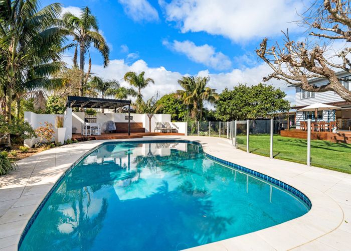  at 51 & 51A Riverlea Avenue, Pakuranga, Manukau City, Auckland