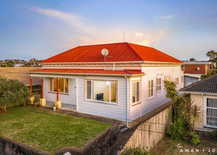  at 2/2 Aroha Avenue, Sandringham, Auckland