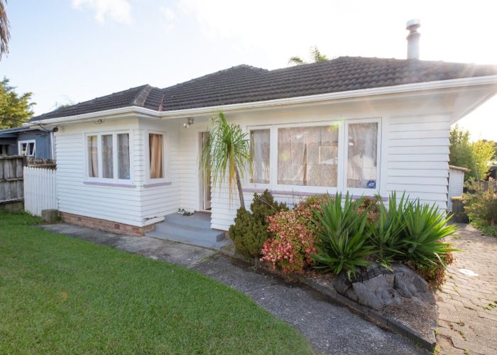  at 9 Bishop Street, Green Bay, Auckland