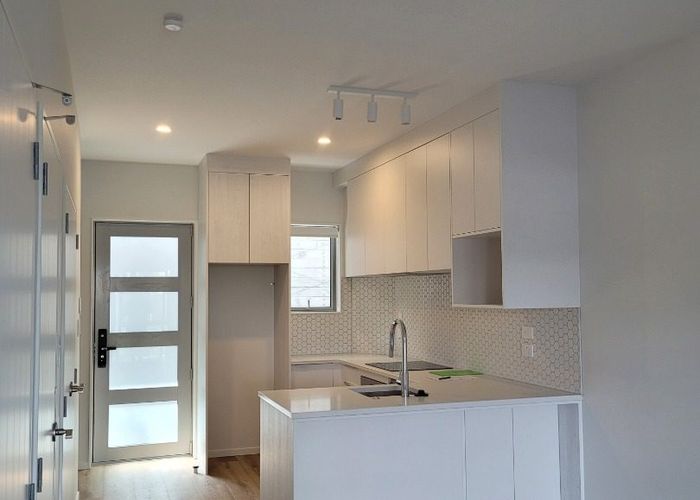  at 15 Sea Vista Avenue, Beach Haven, North Shore City, Auckland