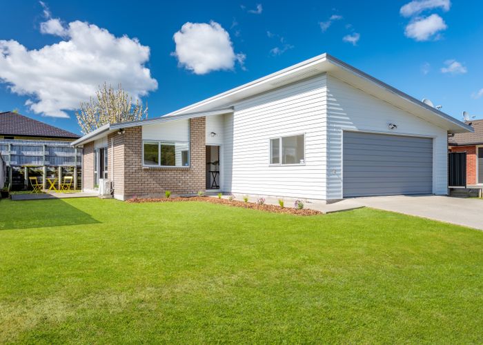  at 6 Diamond Grove, Brown Owl, Upper Hutt