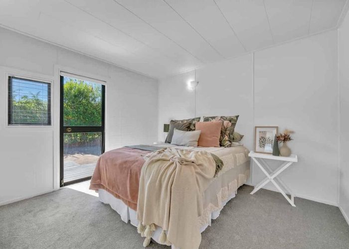  at 2/40 Rosella Road, Mangere East, Manukau City, Auckland